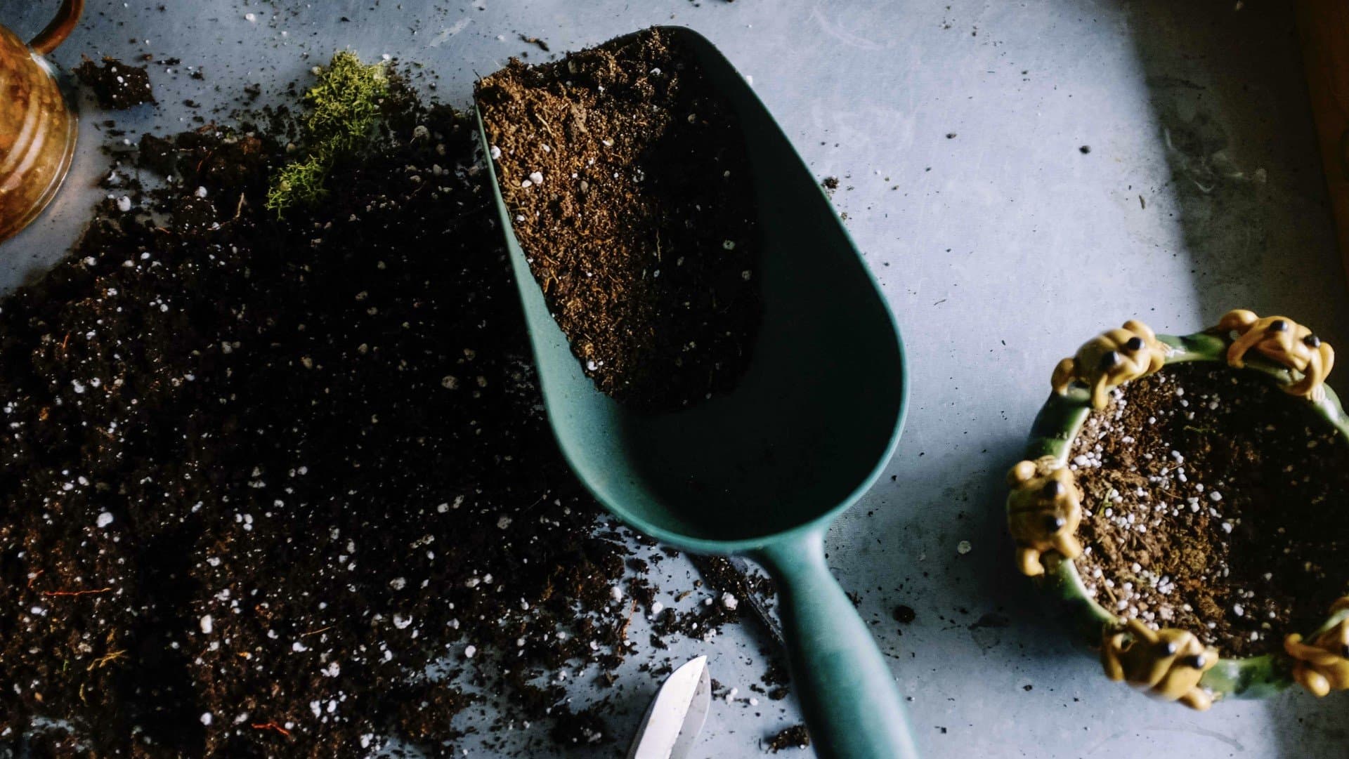 shovel soil